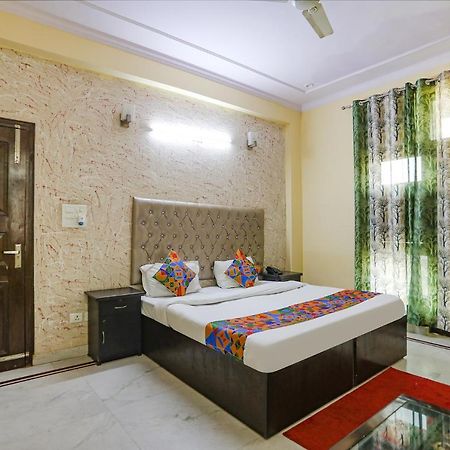 Fabexpress Hm Palace Hotell Noida Eksteriør bilde